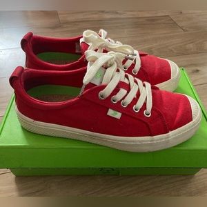 Cariuma OCA Low Red Canvas Sneaker Size 7